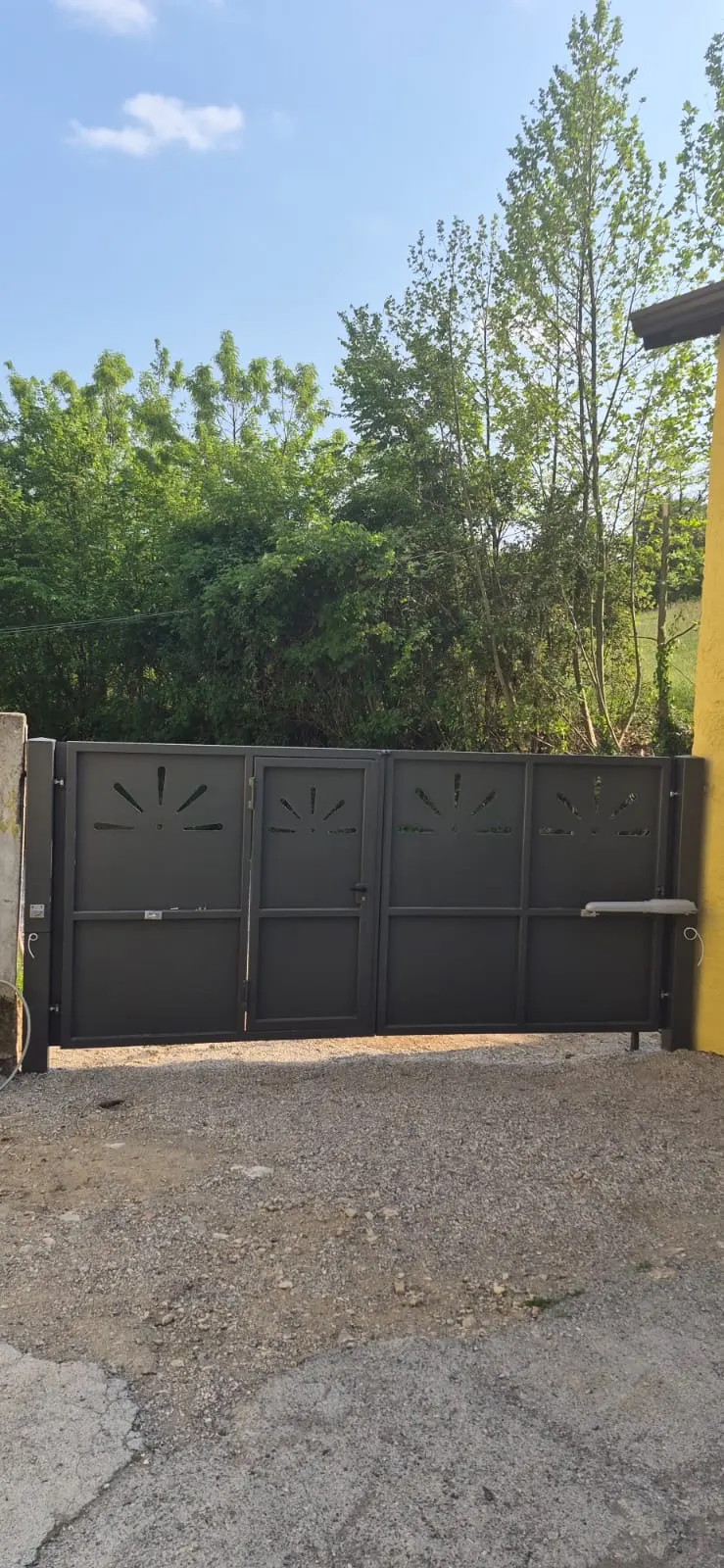 Poartă batantă automatizată de FLUKY